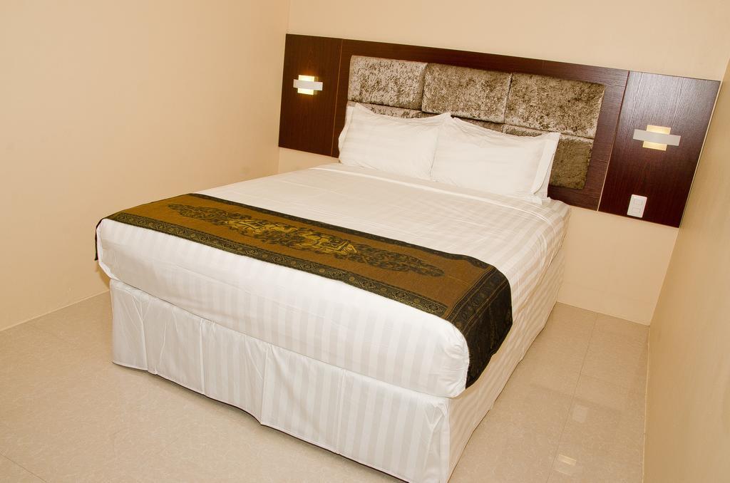 Grand Diamond Hotel Trinidad Piarco Esterno foto