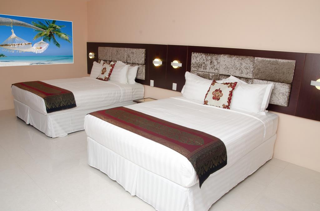 Grand Diamond Hotel Trinidad Piarco Esterno foto