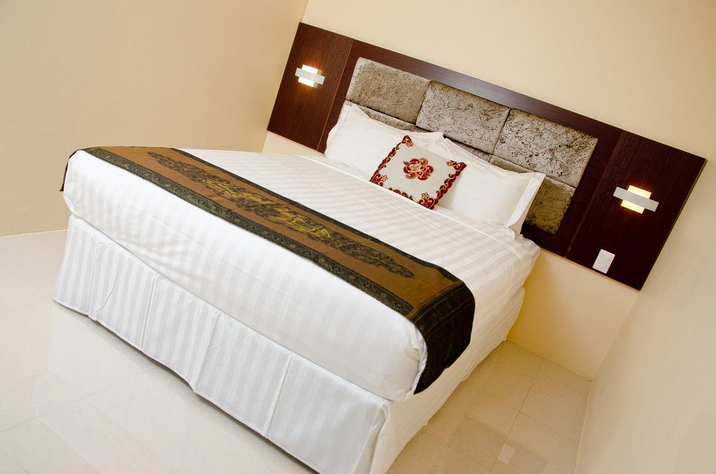 Grand Diamond Hotel Trinidad Piarco Esterno foto